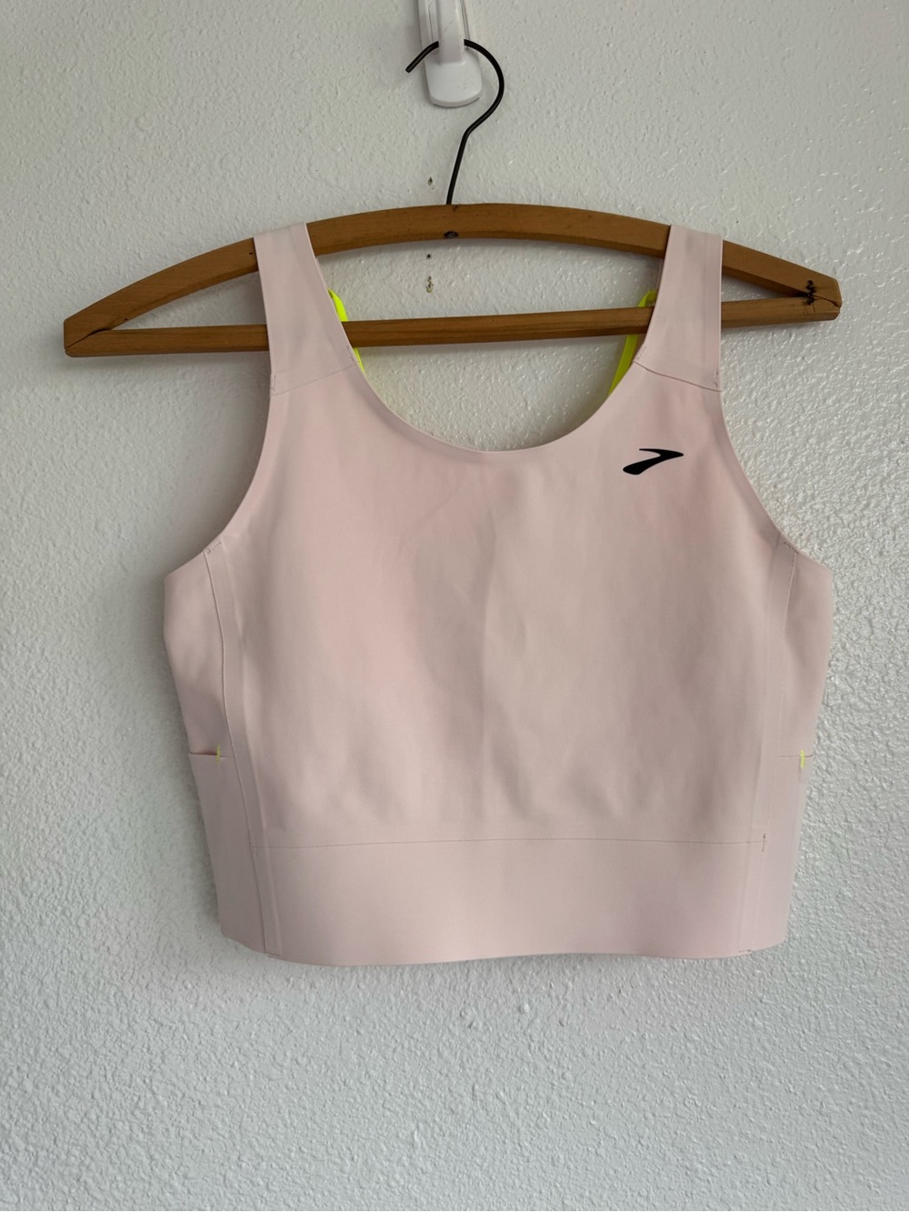 Brooks Pale Pink Crop Sport Tank with Neon Yellow Accent Women’s Size Medium